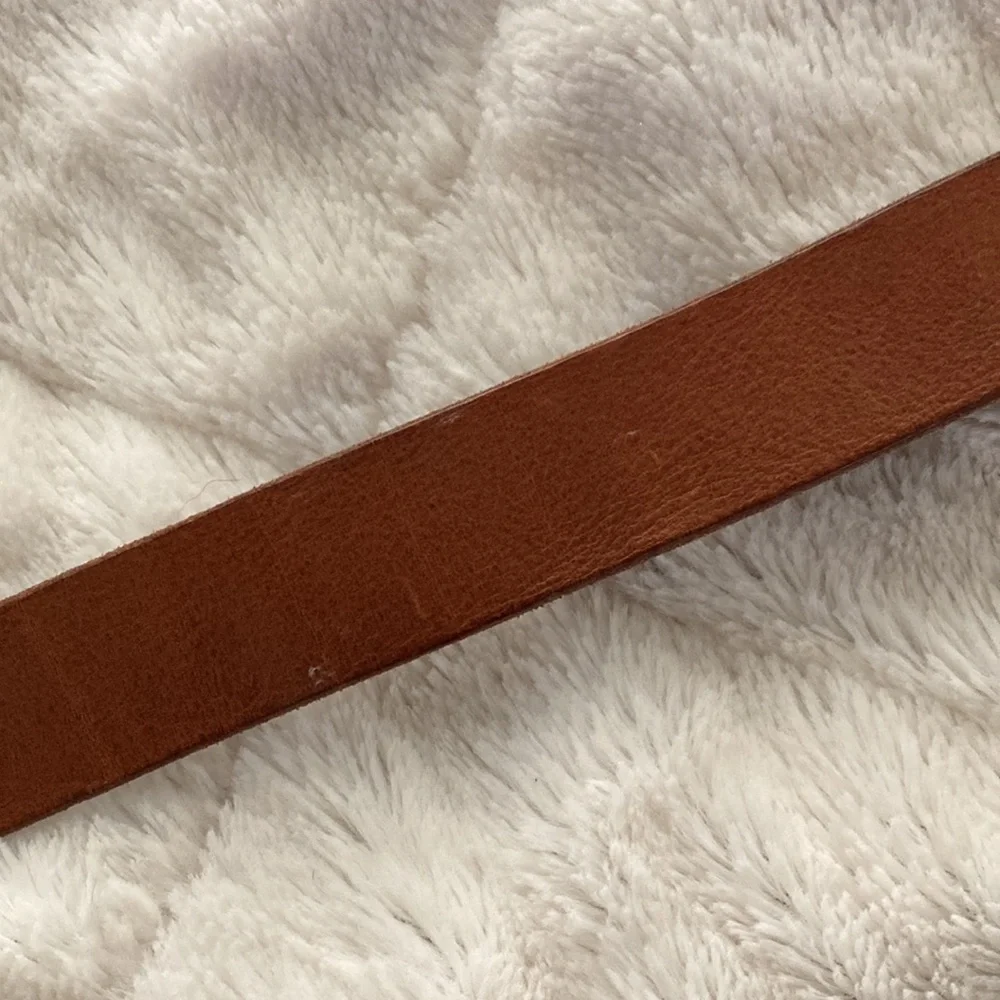 Lobster claw leather belt
